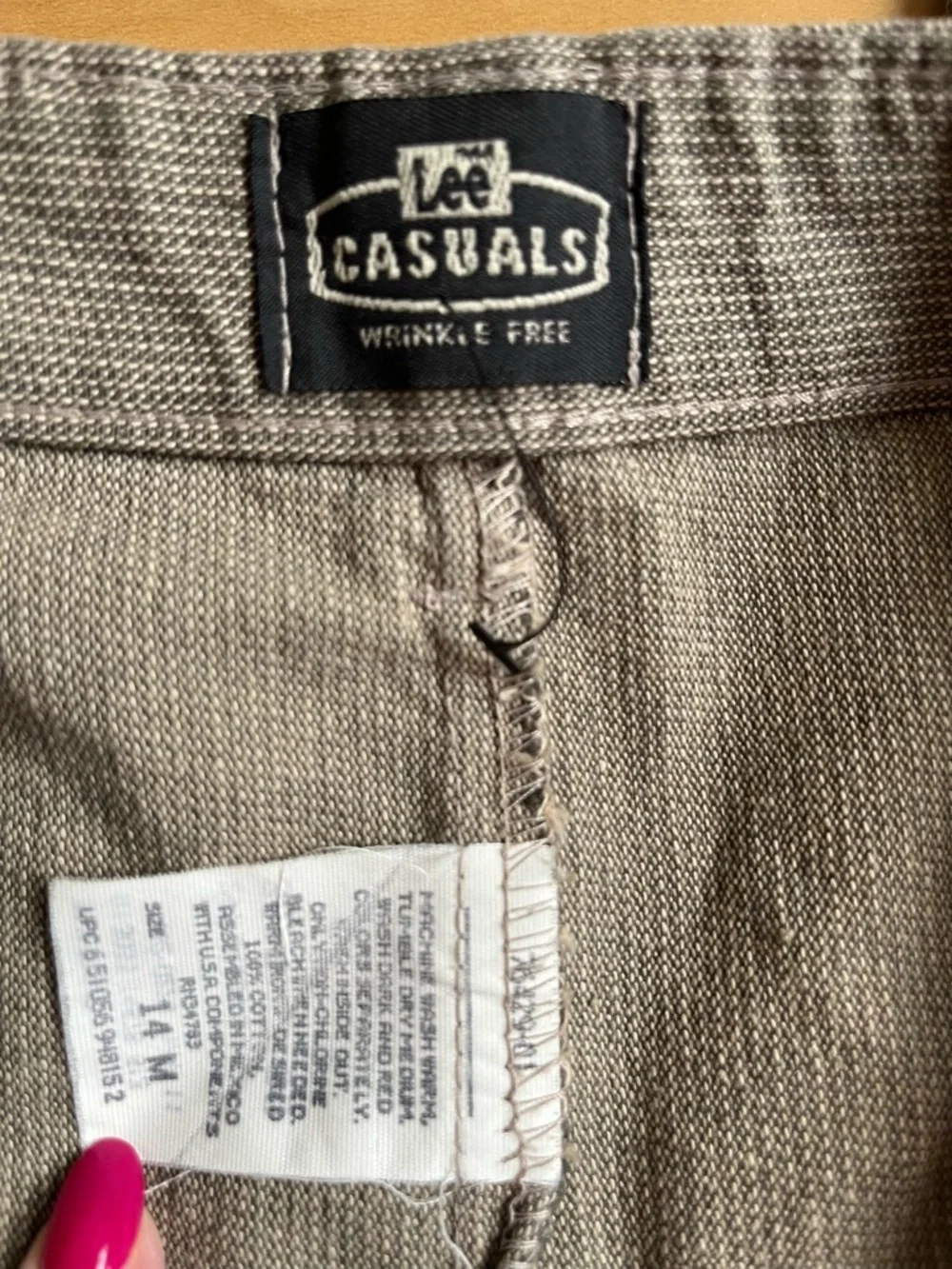 Lee Casuals Khaki Pleated Pants Relaxed Fit 31x30 Wrinkle Free